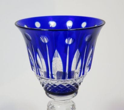 SAINT-LOUIS
Suite de onze verres à porto...