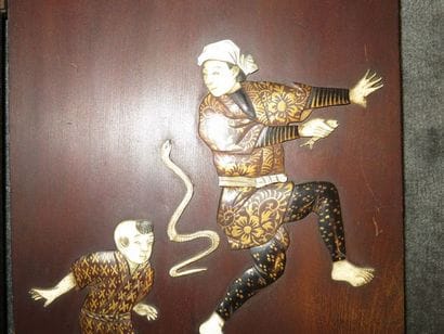 JAPON
Deux panneaux formant pendant, à décor...