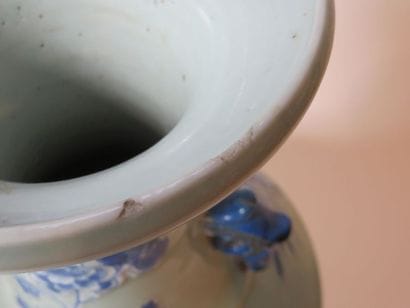 CHINE
Vase balustre à décor en camaïeu bleu...
