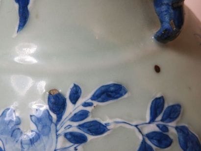 CHINE
Vase balustre à décor en camaïeu bleu...