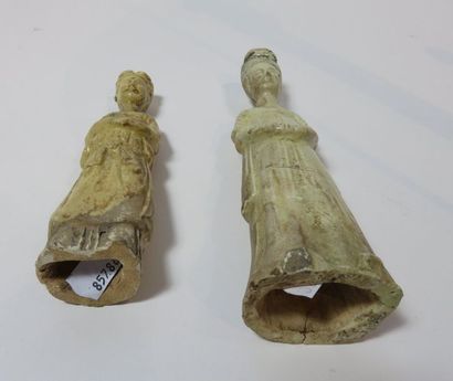 CHINE
Deux statuettes de dame de cour debout...