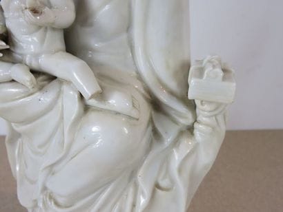 CHINE
Statuette de Kwan Yin avec enfant en...