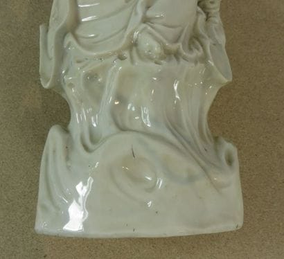 CHINE
Statuette de Kwan Yin avec enfant en...
