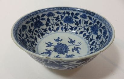 CHINE
Bol en porcelaine bleu blanc à décor...
