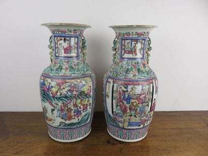 CHINE, CANTON
Paire de vases piriformes en...