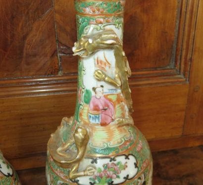 CHINE, CANTON
Paire de vases en porcelaine...