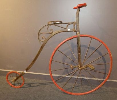 Grand Bi d'enfant en fer plat et fer rond...