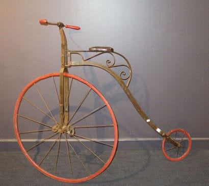 Grand Bi d'enfant en fer plat et fer rond...