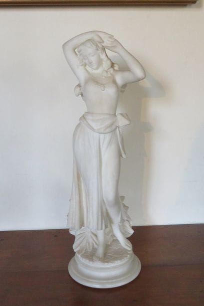 VICHI
Danseuse orientale Sculpture en albâtre,...