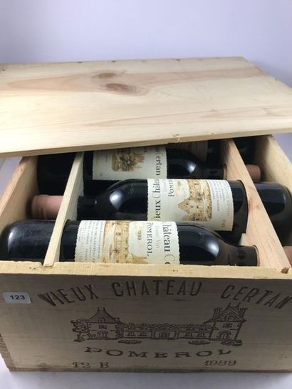 12 btls Vieux Château Certan 1989 en CBO...