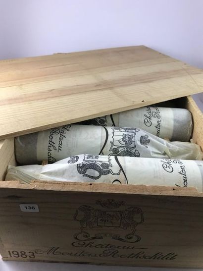 12 btls Château Mouton Rothschild 1983 en...