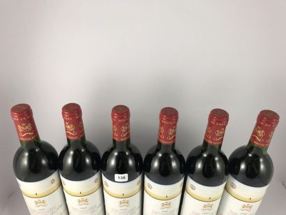 12 btls Château Mouton Rothschild 1983 en...