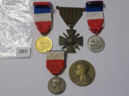 Médailles - Lot de 5 médailles et décorations...