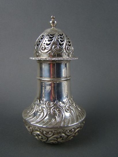 SAUPOUDROIR en argent. SHEFFIELD, FENTON...