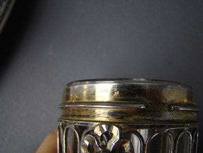 SAUPOUDROIR en argent. SHEFFIELD, FENTON...