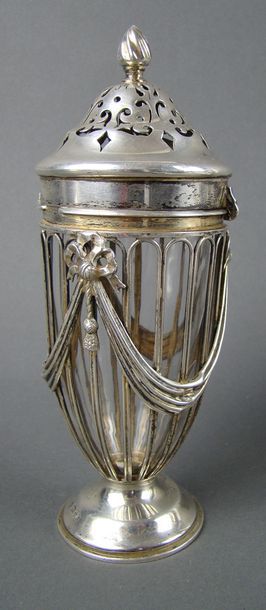 SAUPOUDROIR en argent. CHESTER, HASELER Brothers...