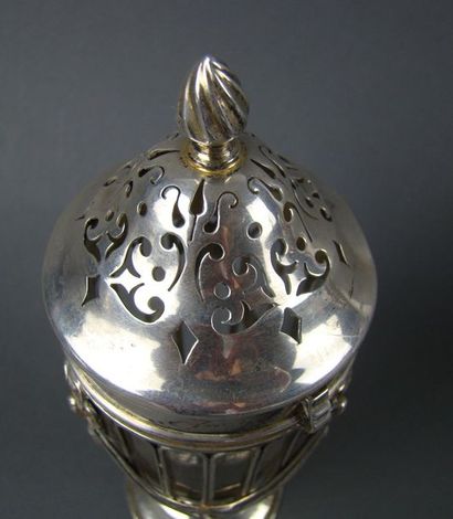 SAUPOUDROIR en argent. CHESTER, HASELER Brothers...