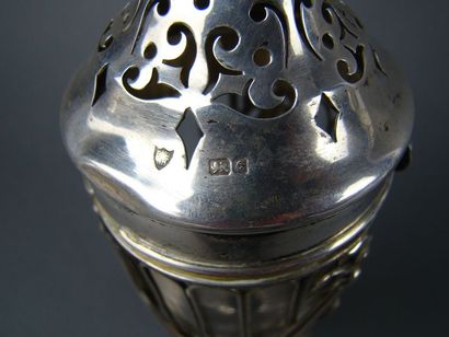 SAUPOUDROIR en argent. CHESTER, HASELER Brothers...