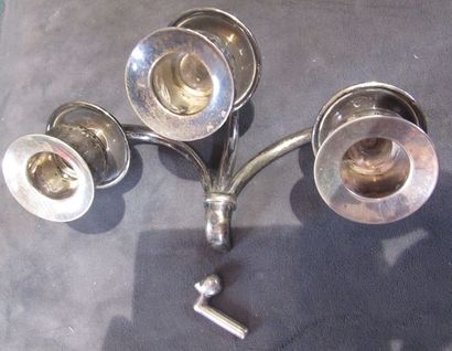 NECESSAIRE DE TOILETTE DE VOYAGE en argent,...