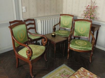 Paire de fauteuils, un fauteuil et une paire...
