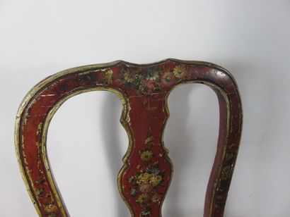 Suite de quatre chaises en bois laqué rouge...