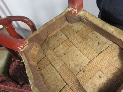 Suite de quatre chaises en bois laqué rouge...