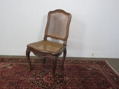 Chaise en hêtre mouluré et sculpté à dossier...