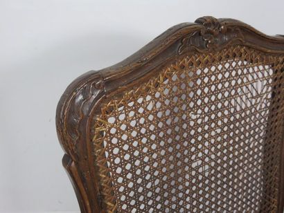 Chaise en hêtre mouluré et sculpté à dossier...