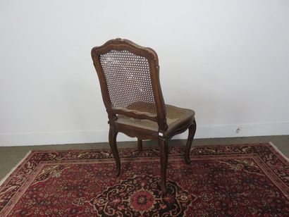 Chaise en hêtre mouluré et sculpté à dossier...