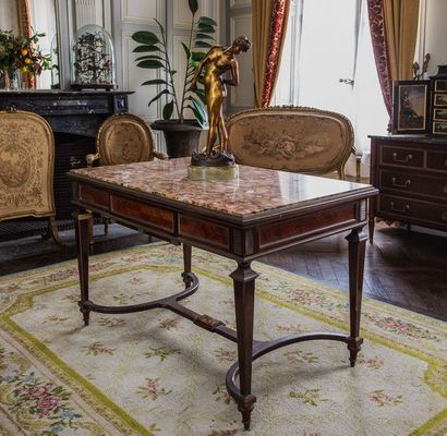Table de milieu en placage en frisage de...