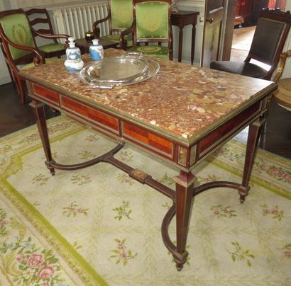 Table de milieu en placage en frisage de...