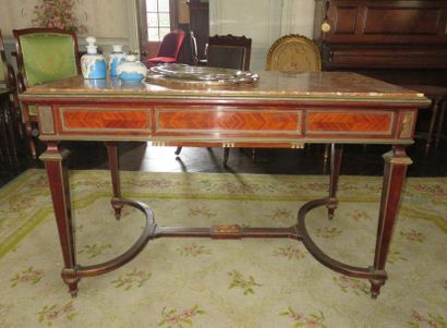 Table de milieu en placage en frisage de...