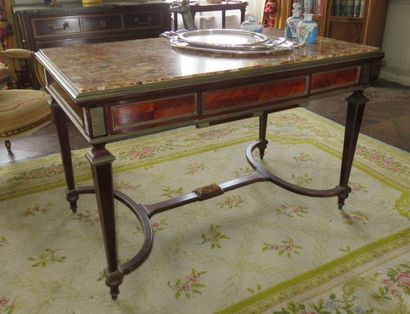 Table de milieu en placage en frisage de...