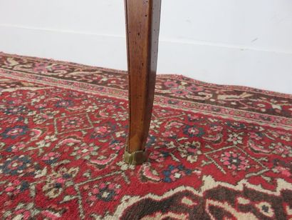 Table en noyer, placage de noyer et marqueterie...