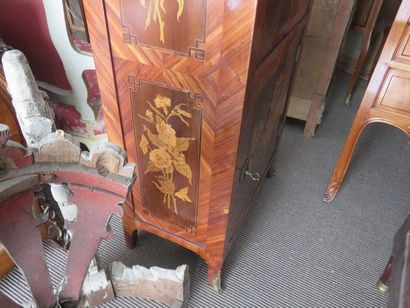 Rare petit secrétaire en marqueterie de bois...