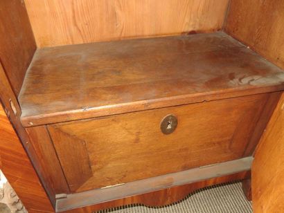 Rare petit secrétaire en marqueterie de bois...