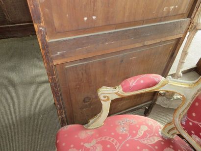 Rare petit secrétaire en marqueterie de bois...