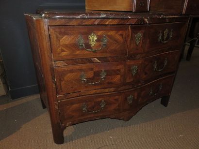 Commode en marqueterie d'amarante en frisage...