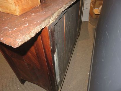 Commode en marqueterie d'amarante en frisage...