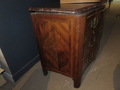 Commode en marqueterie d'amarante en frisage...
