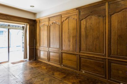 Ensemble de boiseries en chêne et châtaignier...