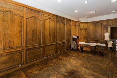 Ensemble de boiseries en chêne et châtaignier...
