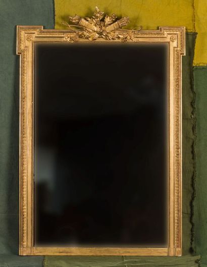 Miroir rectangulaire à encadrement en bois...