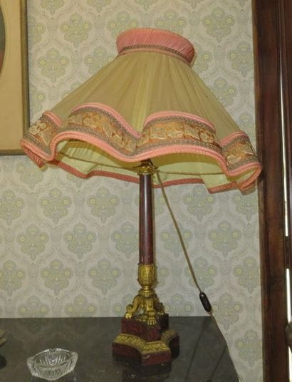 Pied de lampe en marbre rouge griotte et...