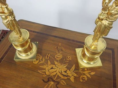 Paire de candélabres en bronze ciselé et...