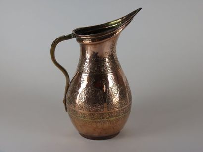 Broc en cuivre ciselé - Proche-orient, début...