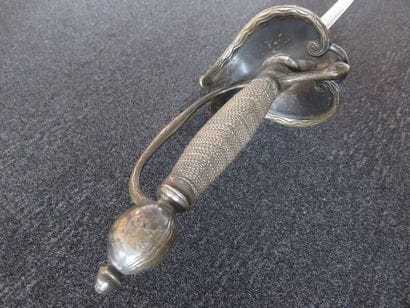 Epée d'officier des gardes du corps du Roi...