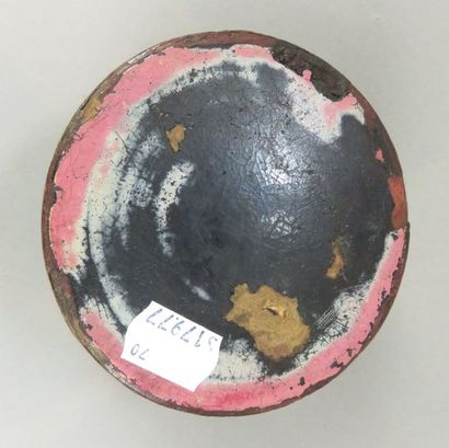 Boite ronde à intérieur en écaille recouverte...
