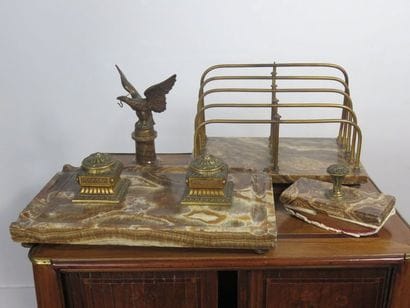 Serviteur de bureau en onyx et bronze à quatre...