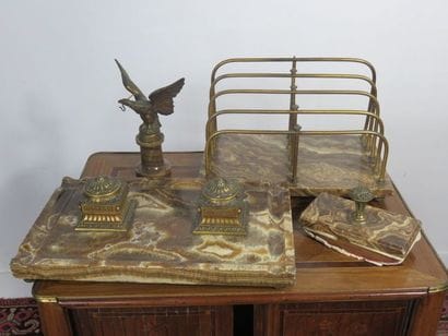 Serviteur de bureau en onyx et bronze à quatre...